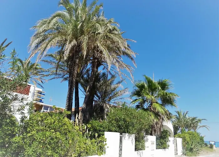 At Seafront With Private Garden-655 Hébergement de vacances *