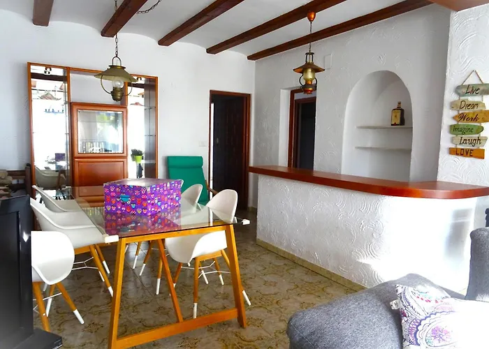 At Seafront With Private Garden-655 Hébergement de vacances *